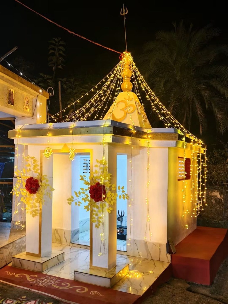 আলোকোজ্জ্বল মন্দির শিখর
