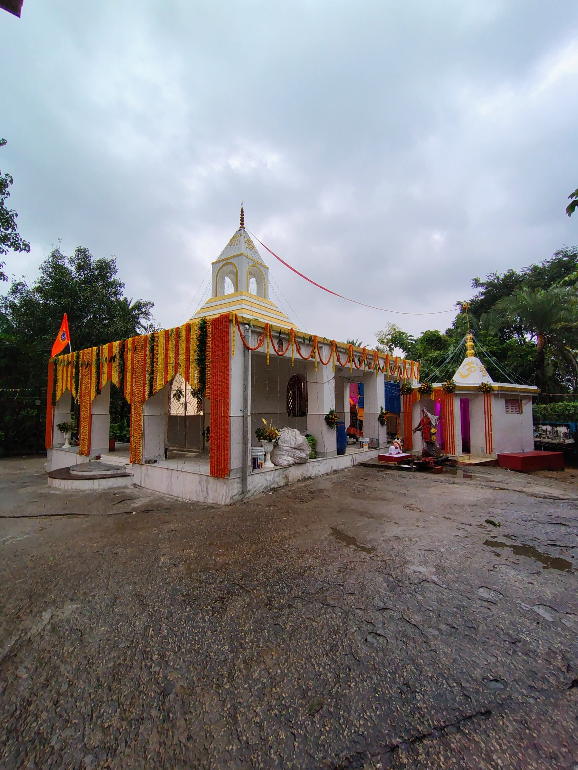 Chatan Shiv Kali Mandir Premises